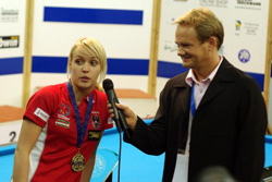 Ralph Eckert przeprowadza wywiad z Jasmin Ouschan